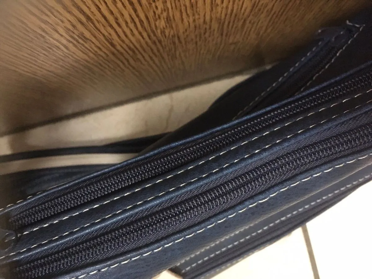 Beautiful Handbag with Adjustable Shoulder Strap - Image 4