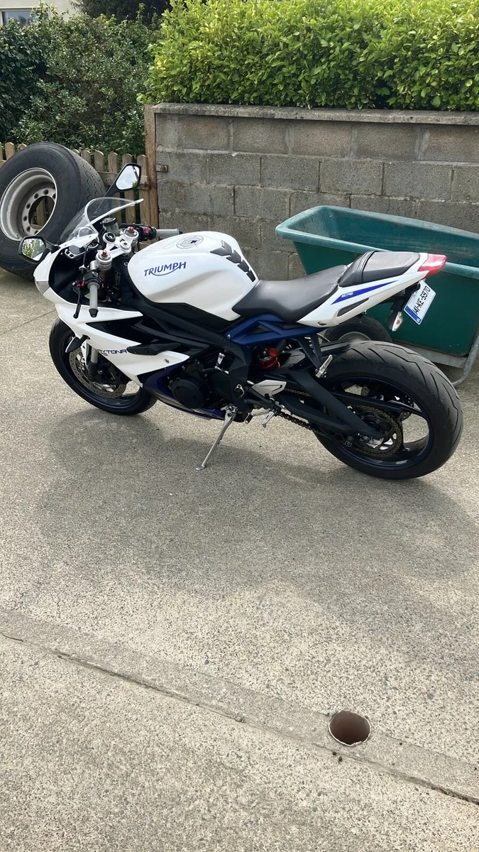 2014 Triumph Daytona 675 - Image 1