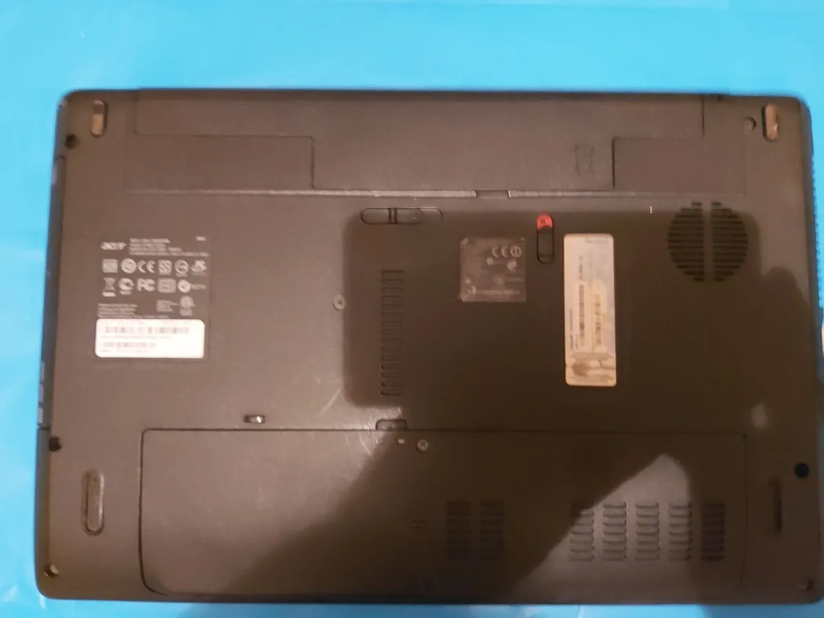 Acer Aspire Laptop, Red, 3GB Ram, 500GB HDD, Win - Image 3