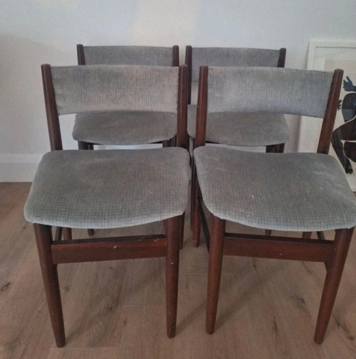 Furniture Mid Century Table 4 Chairs - Image 4