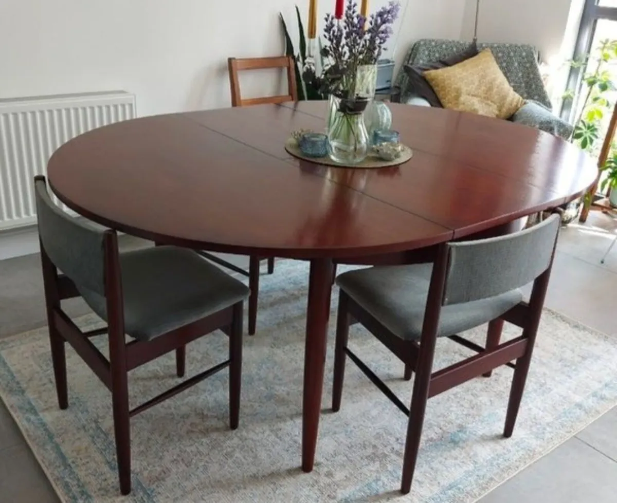 Furniture Mid Century Table 4 Chairs - Image 1