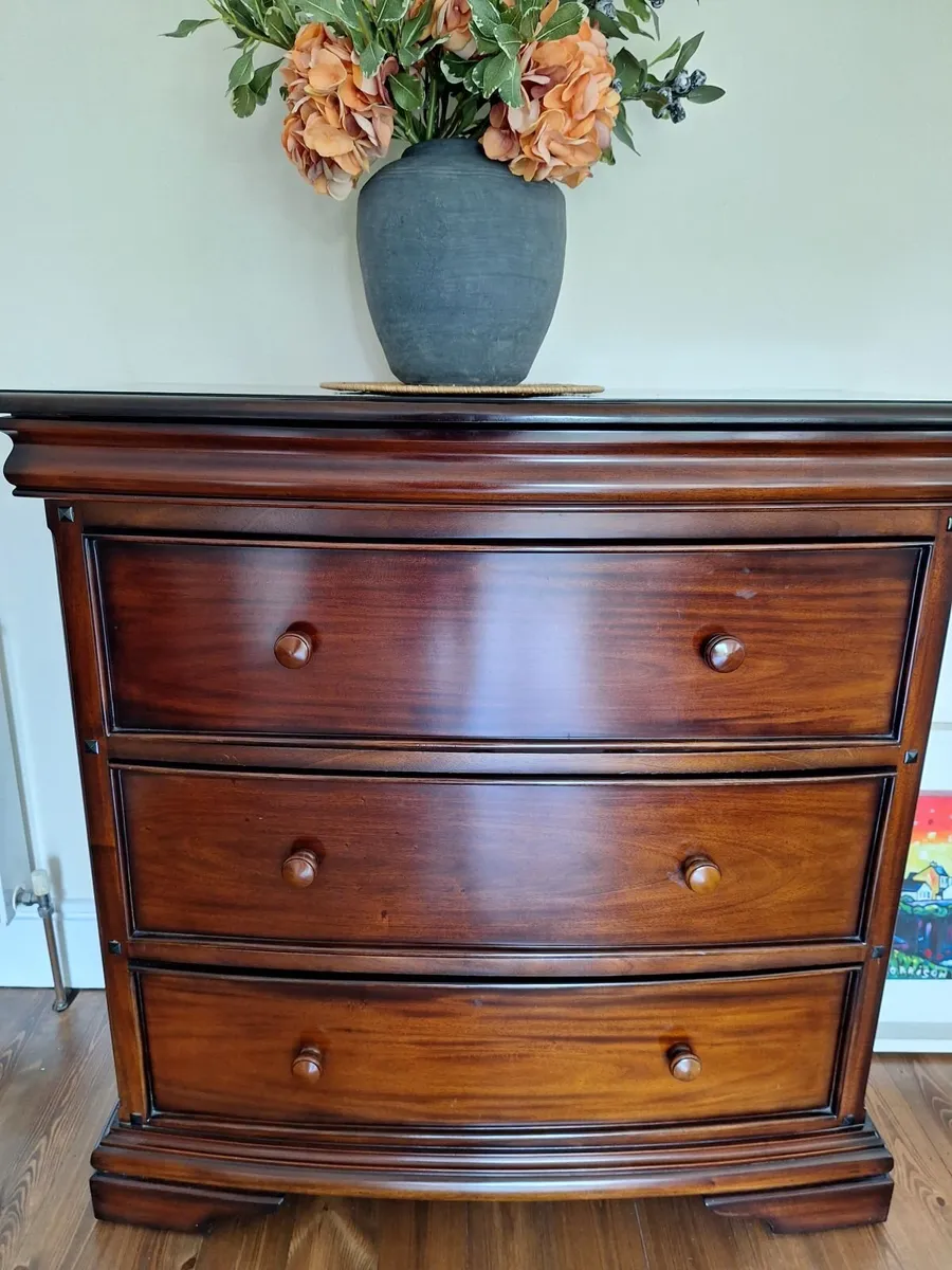 Casey's Loire Mahogany Bedroom Set I Cost €3798 - Image 2