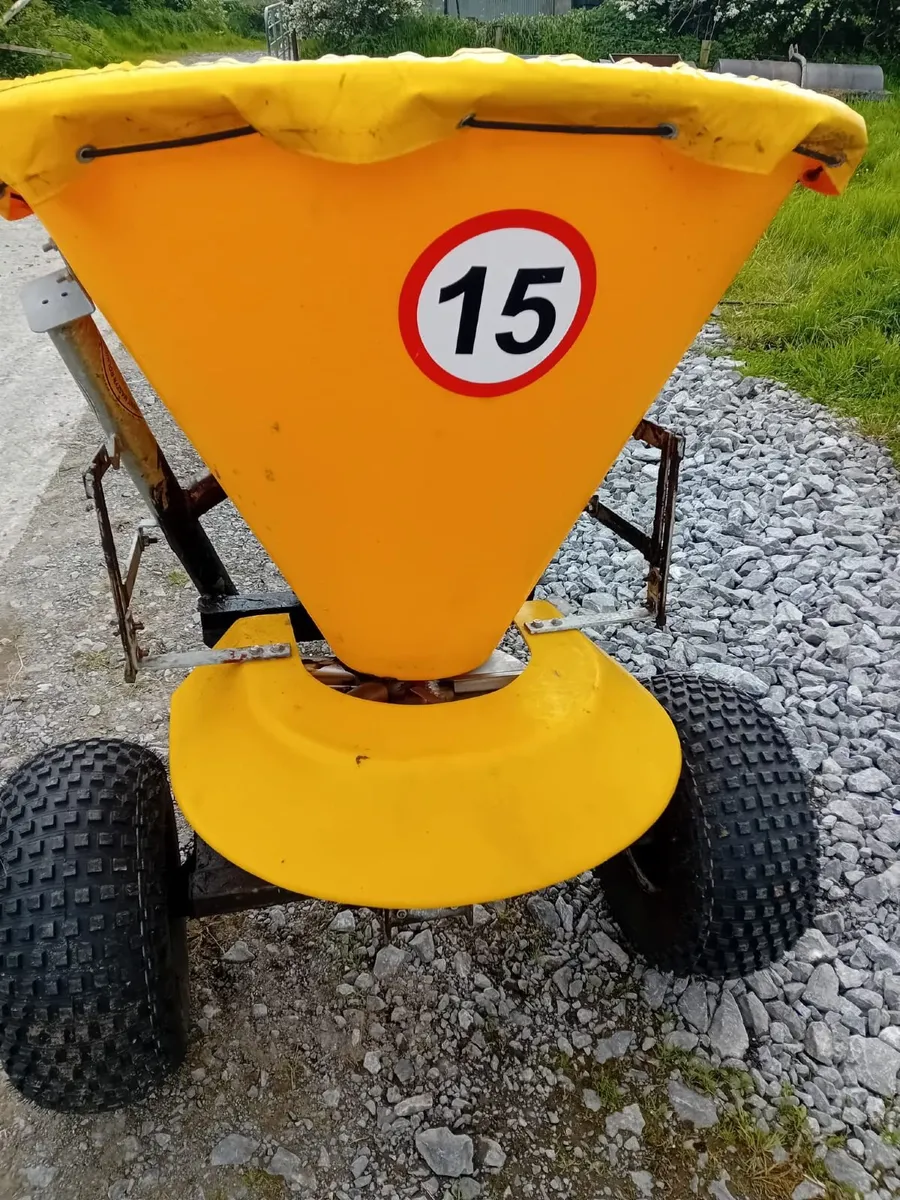 Fertiliser spreader - Image 2