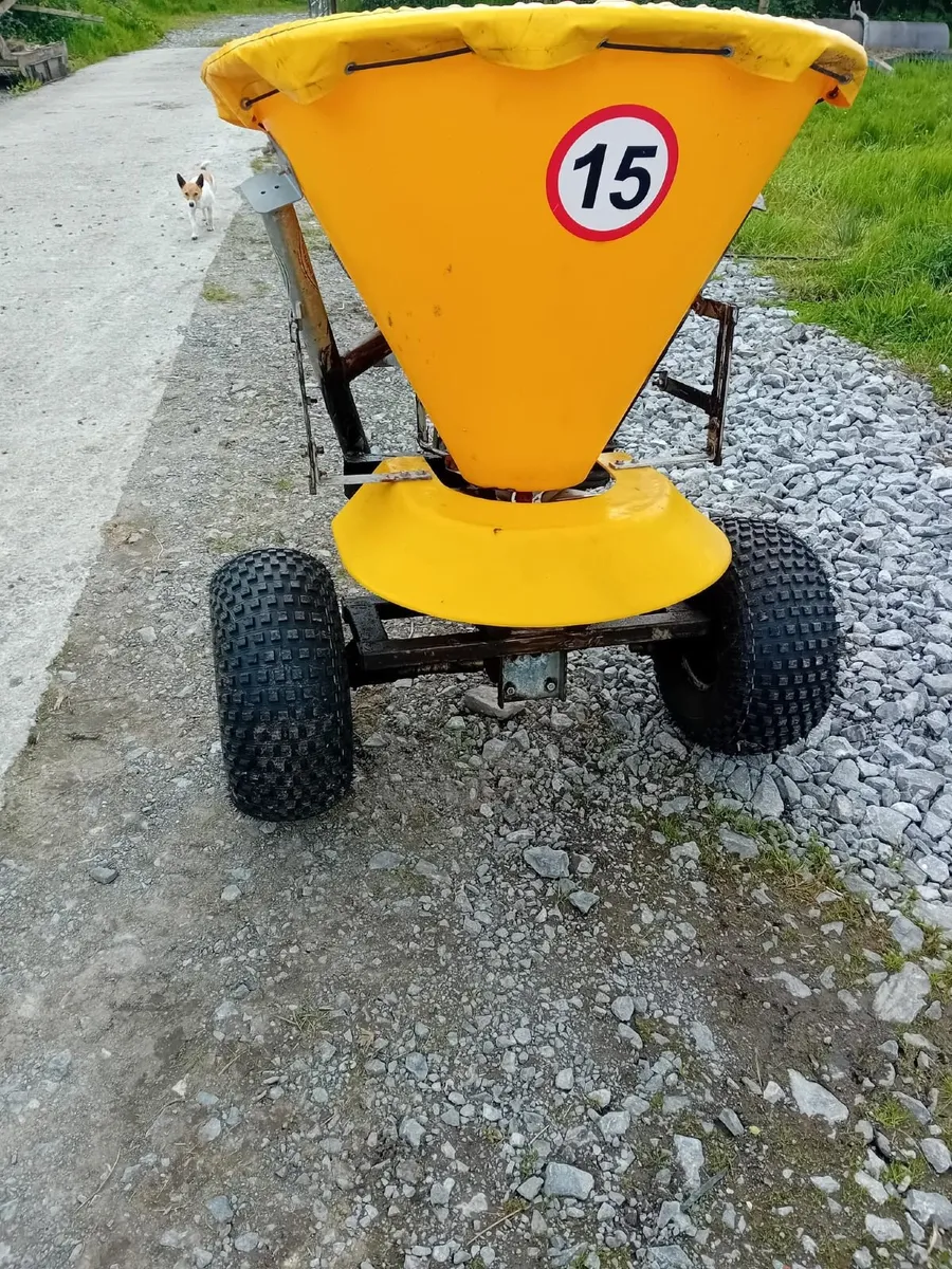 Fertiliser spreader - Image 1