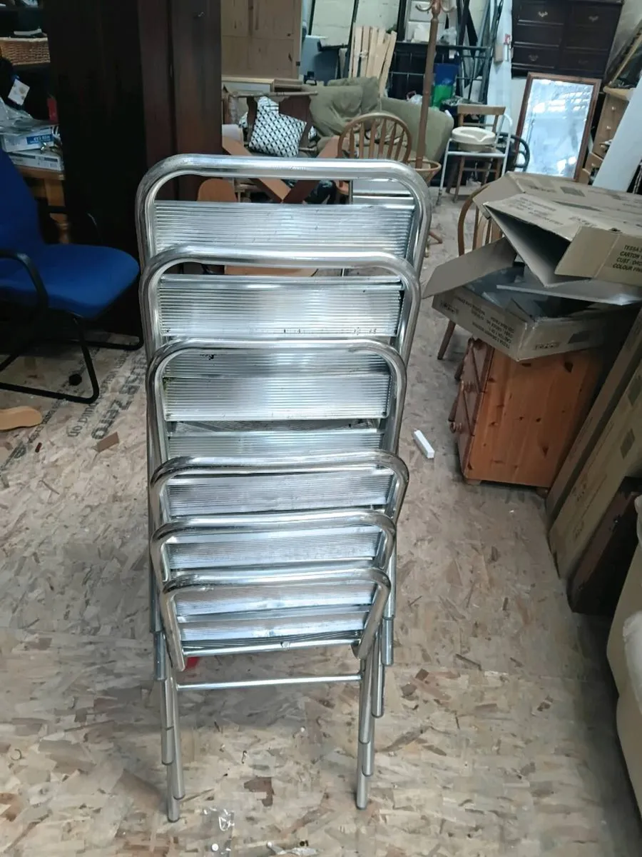 6 Aluminium stacking chairs - Image 3