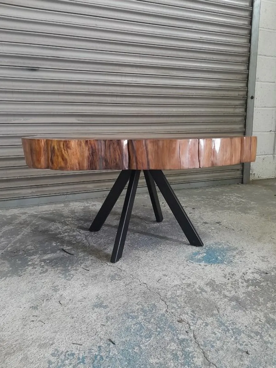 Coffee/resin table - Image 3