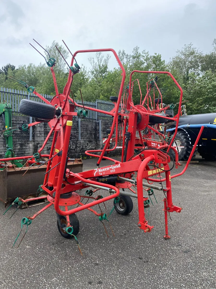2015  Kverneland 8055 Tedder - Image 1