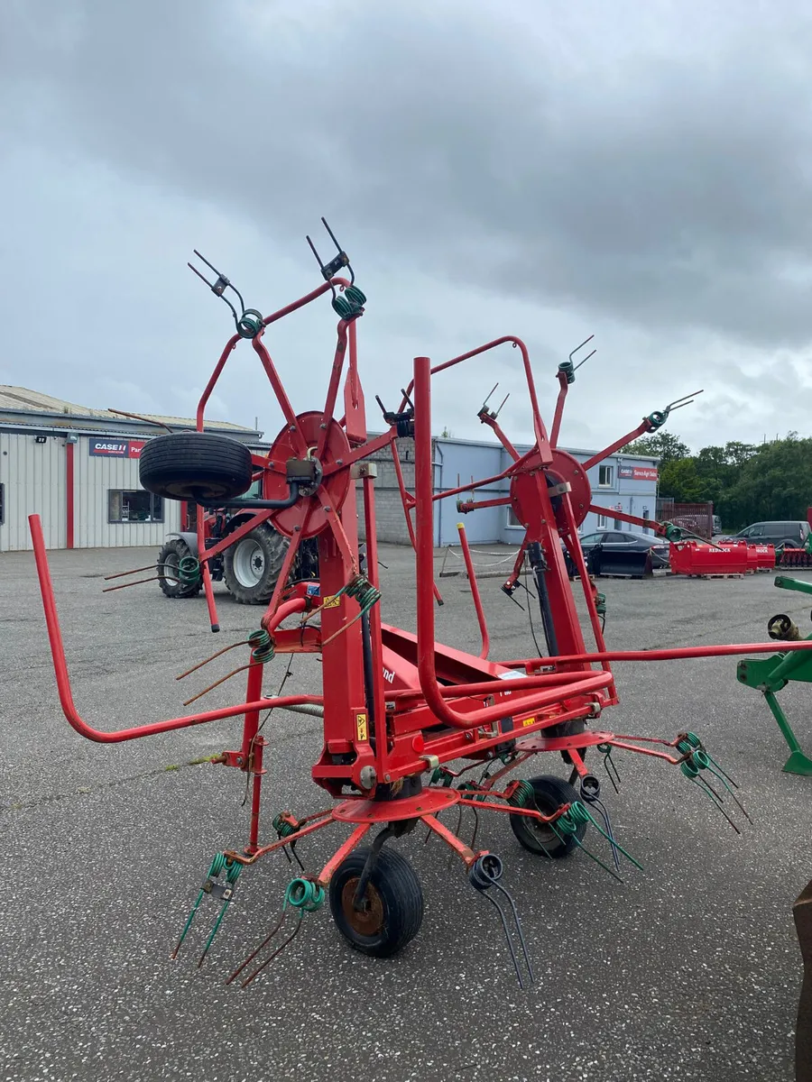 2015  Kverneland 8055 Tedder - Image 2