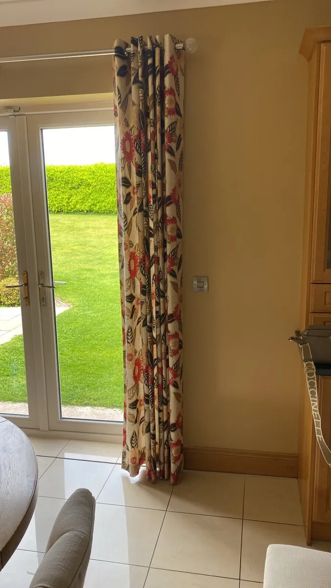 Curtains - Image 2