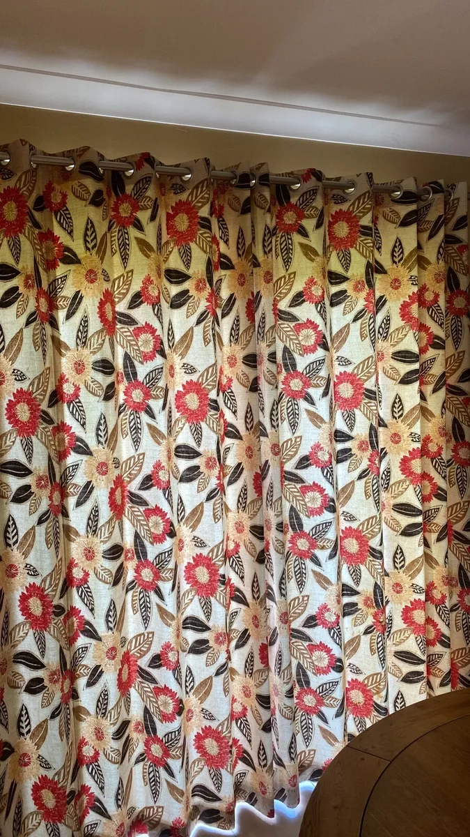 Curtains - Image 4