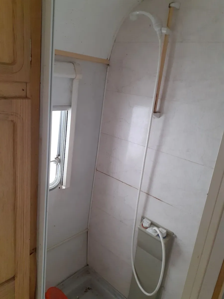 Caravan - Image 2