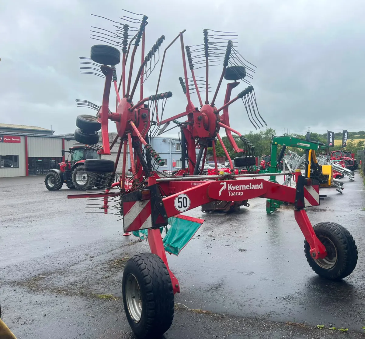 Kverneland Taarup 9472 C Twin-Rotor Rake - Image 3