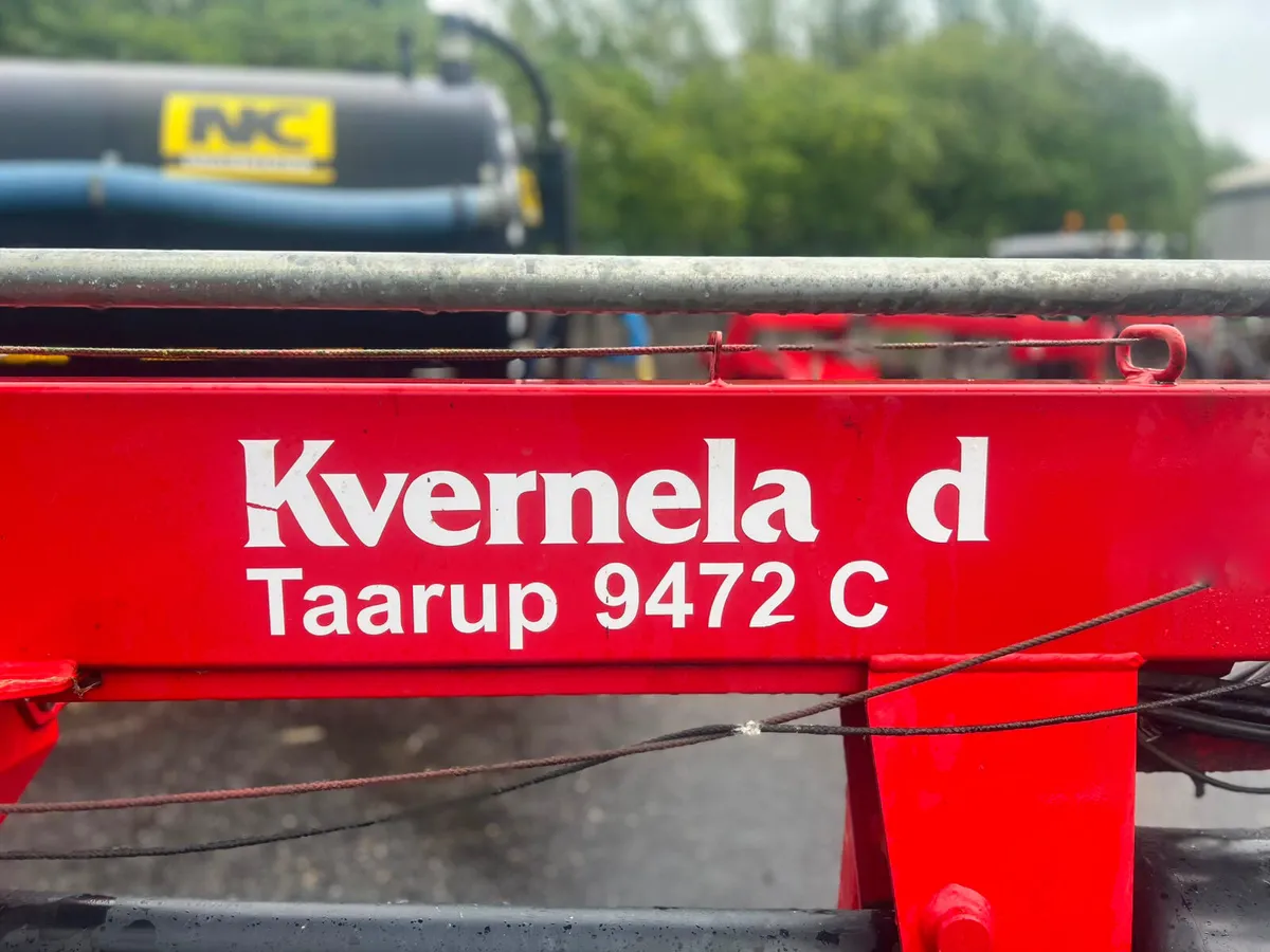 Kverneland Taarup 9472 C Twin-Rotor Rake - Image 4