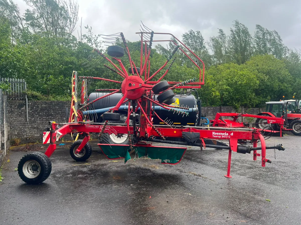 Kverneland Taarup 9472 C Twin-Rotor Rake - Image 2