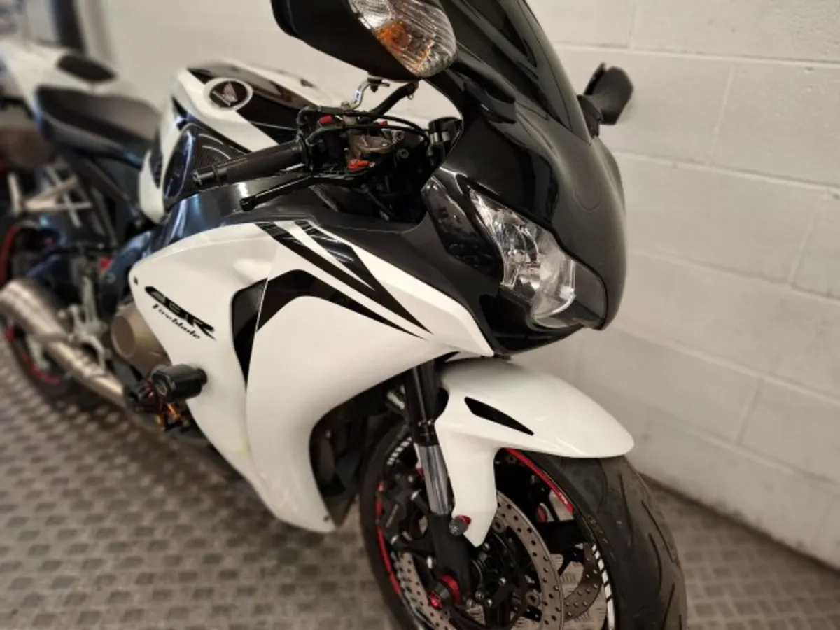 Honda Fireblade 2008 - Image 2