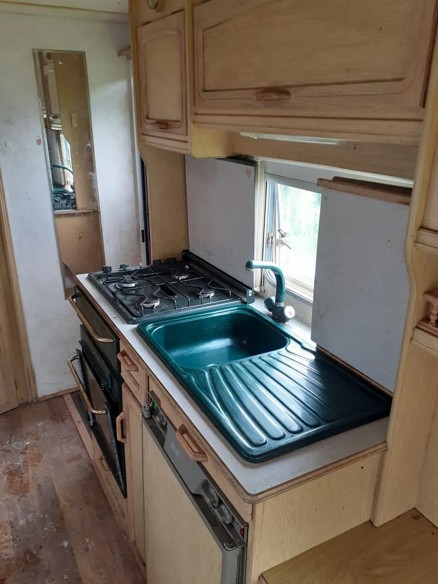 Caravan - Image 4