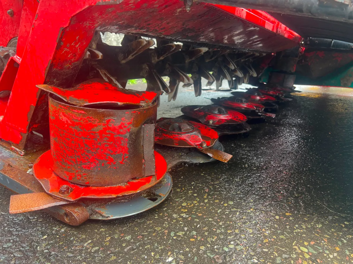 2015  Kverneland 3232 MN Mower Conditioner - Image 4