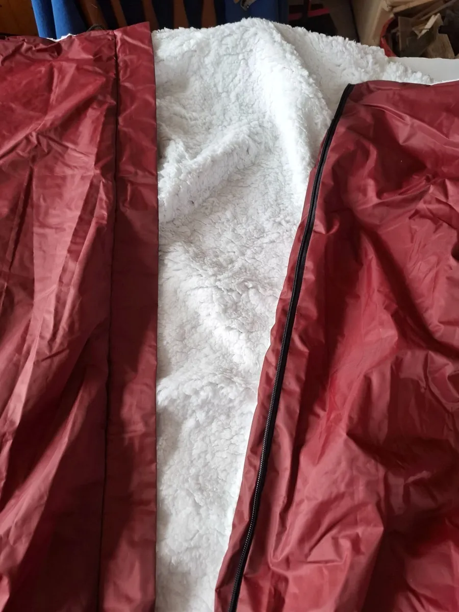 Fleece linned suit. - Image 2