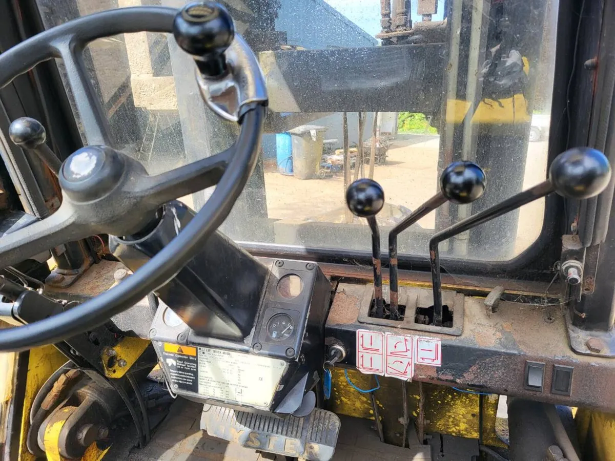 Forklift - Image 4