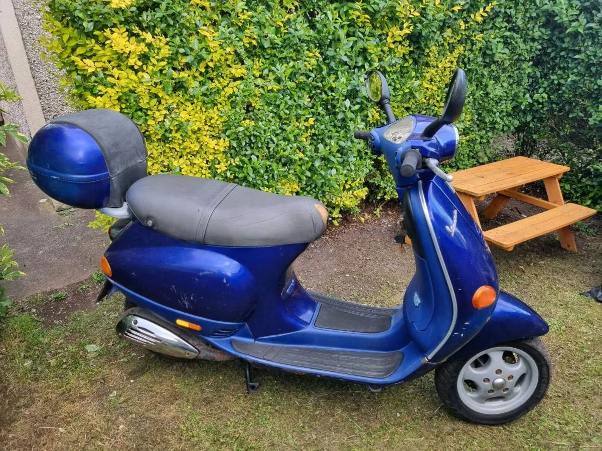 Vespa Scooter - Image 3