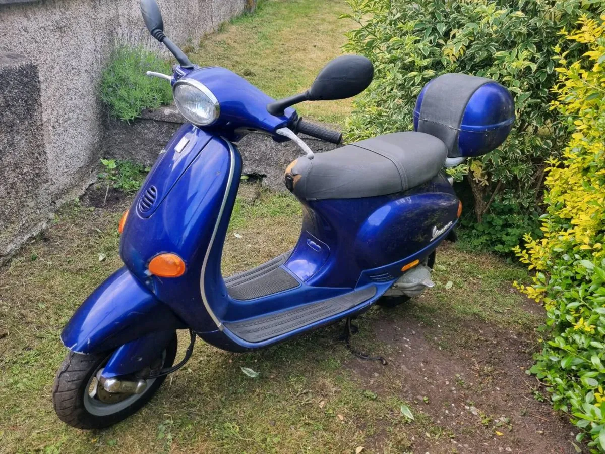 Vespa Scooter - Image 1