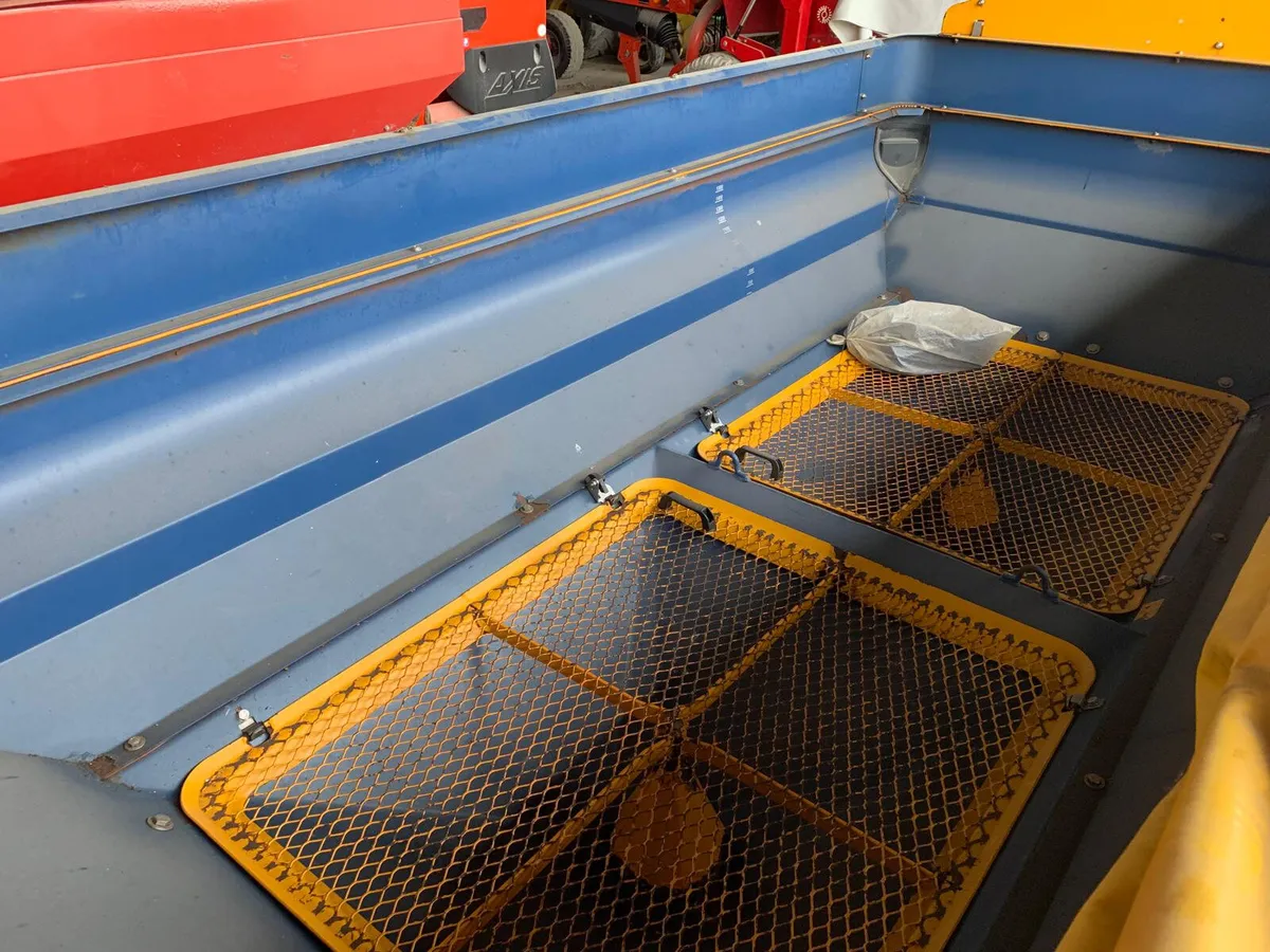 BOGBALLE M2 PLUS FERTILISER SOWER - Image 2