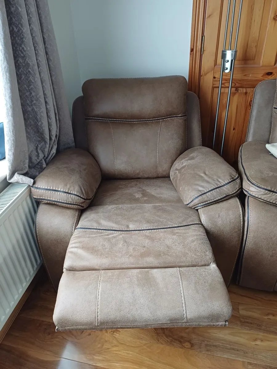 Recliner 3 seater and chair - Image 3