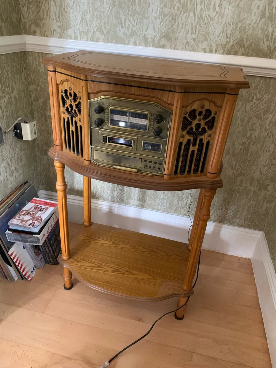 Record Player - Image 1