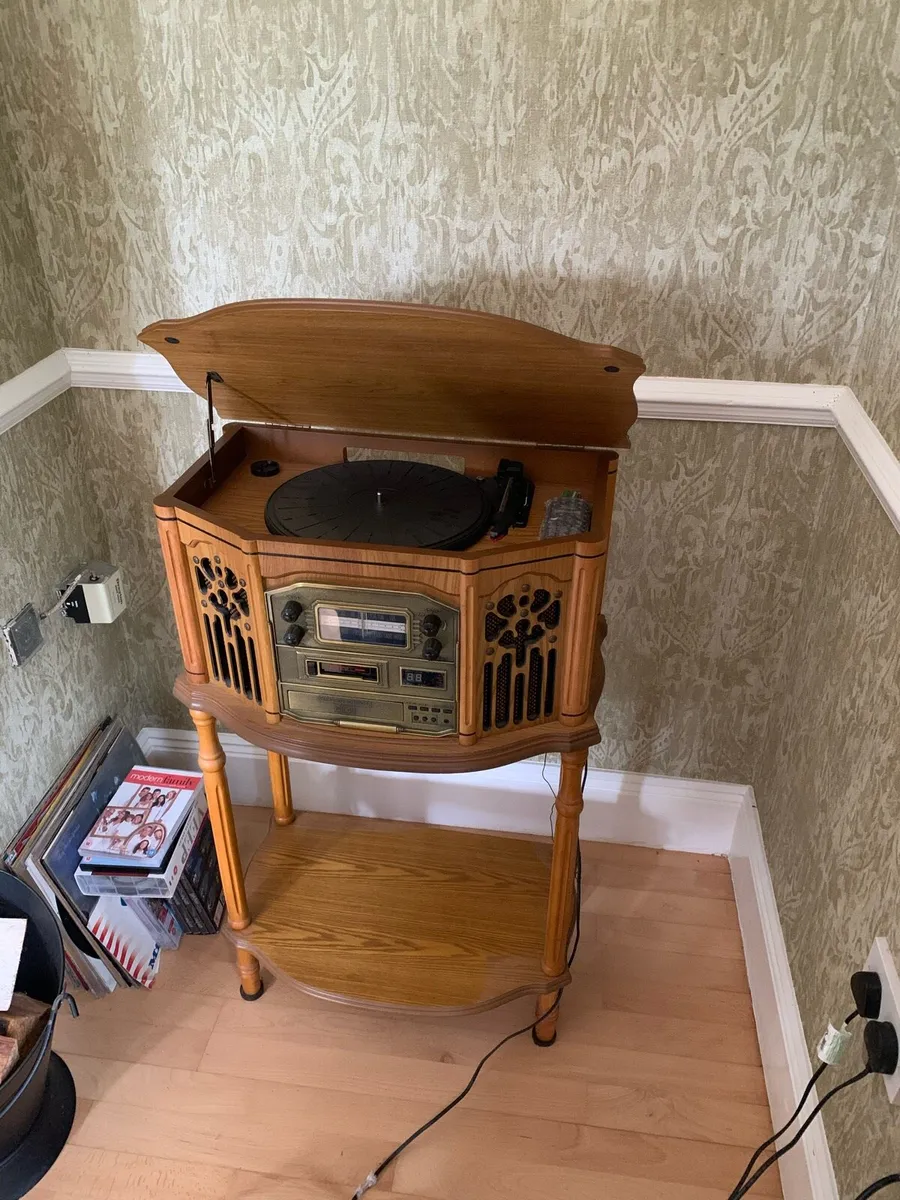 Record Player - Image 2