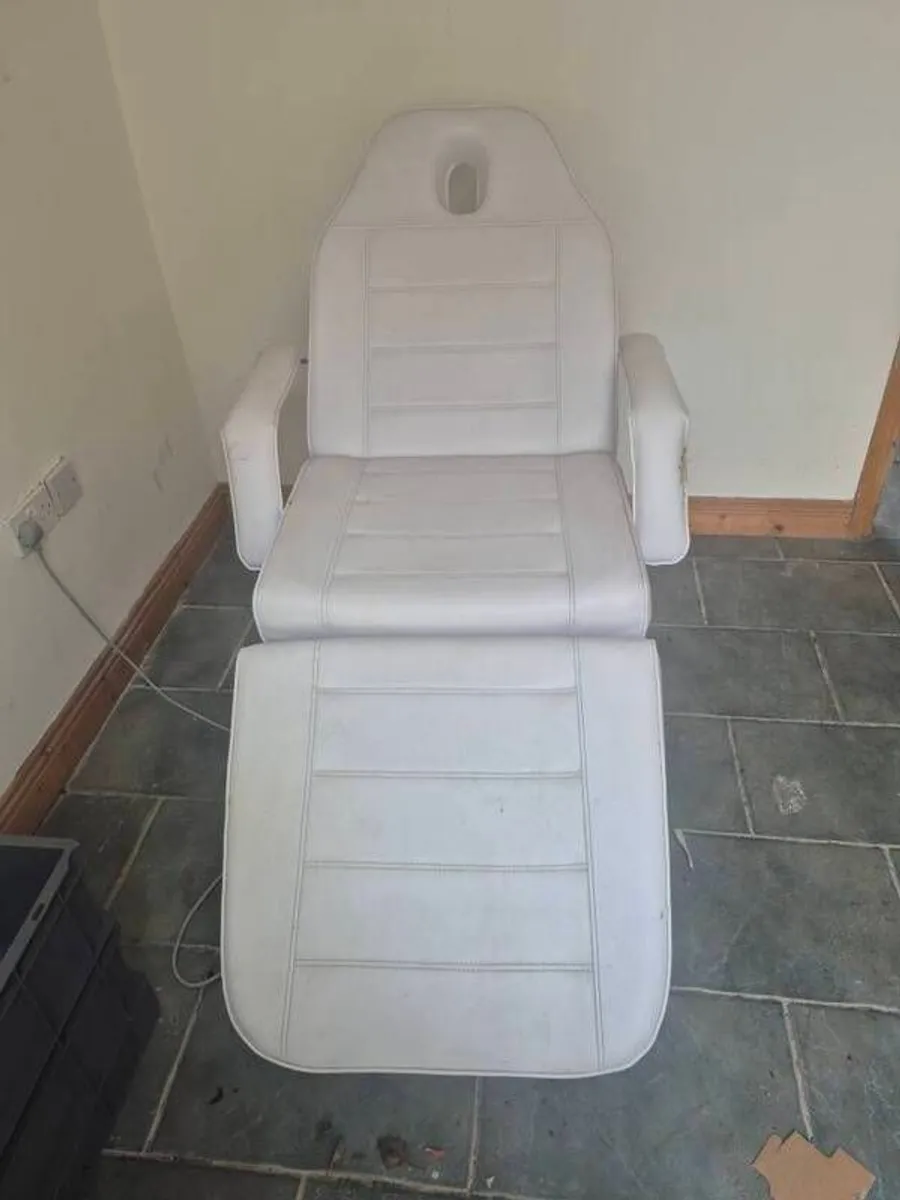Maggage Chair - Image 4
