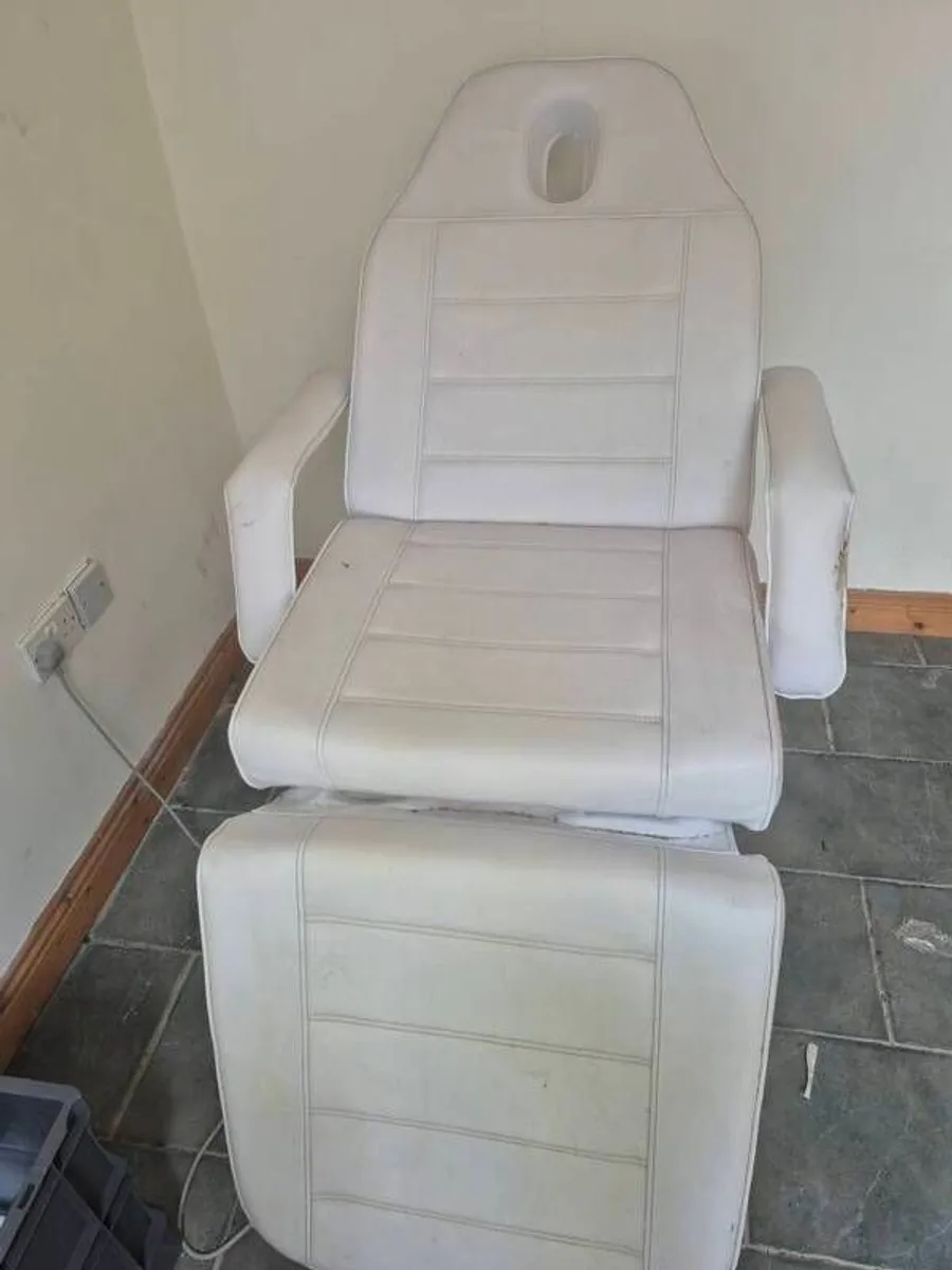 Maggage Chair - Image 2