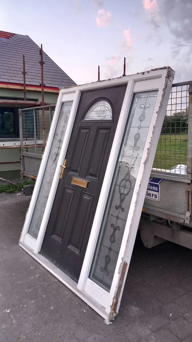 Front door and frame - Image 3