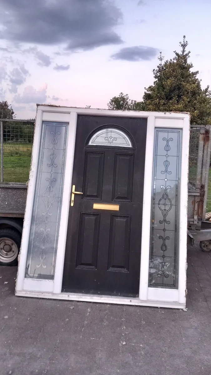 Front door and frame - Image 2