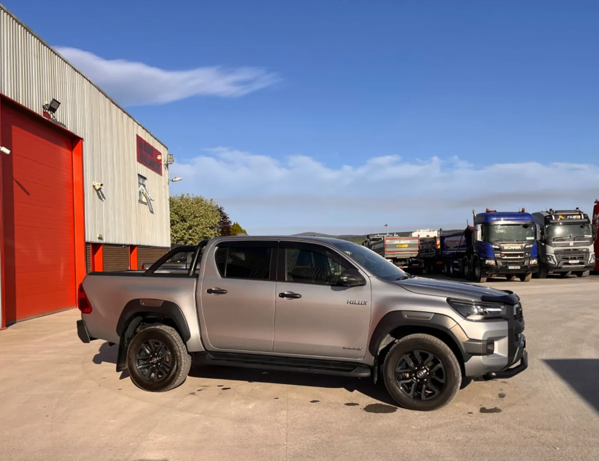2021 Toyota Hilux 2.8 Invincible X Auto - Image 3