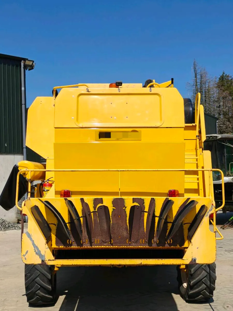 2005 New Holland TX63 - Image 4