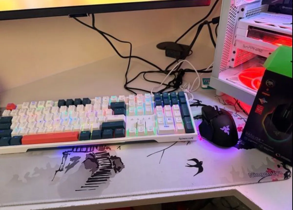 Red Dragon Trundle Keyboard and Razor mouse
