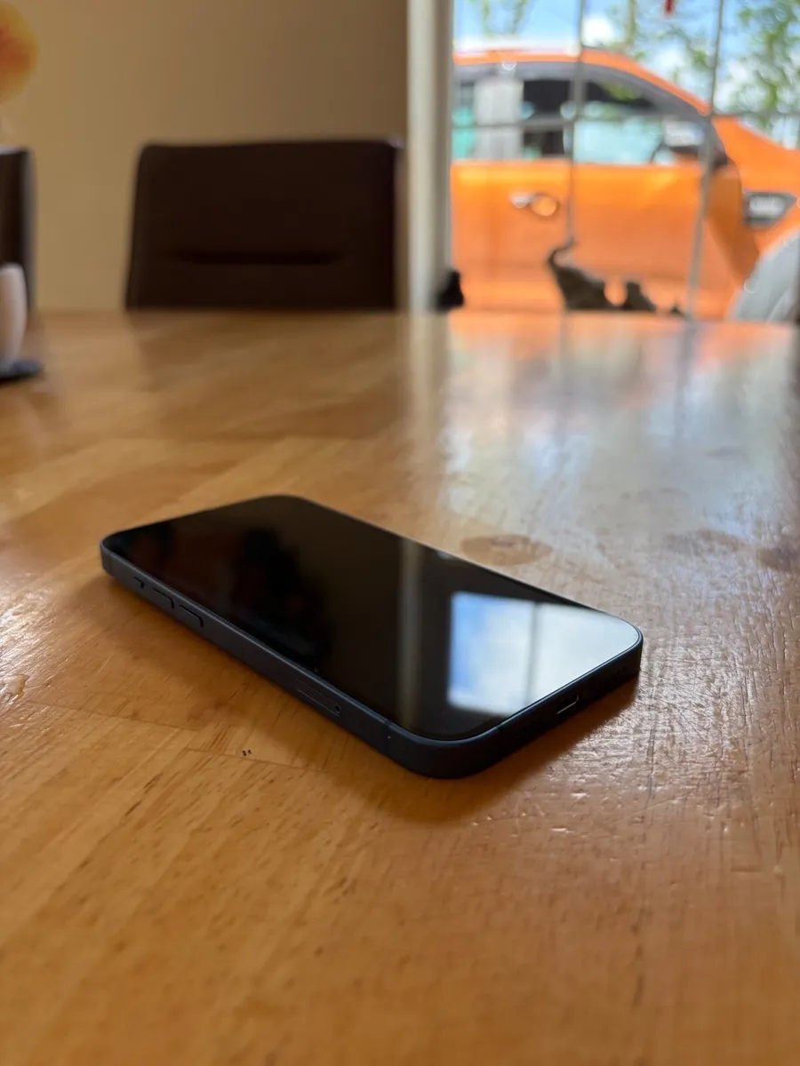 iPhone 13 - Image 2