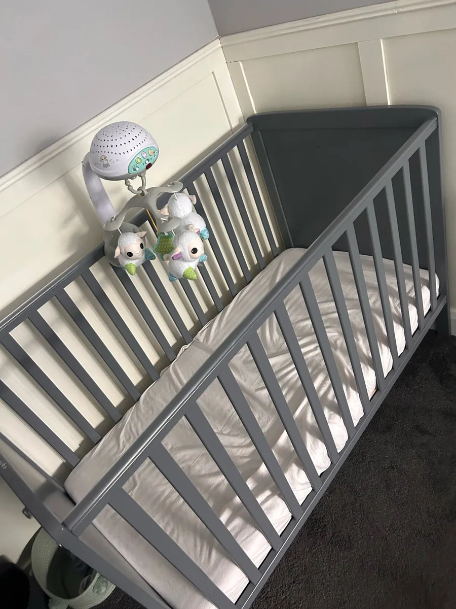 Baby cot - Image 1