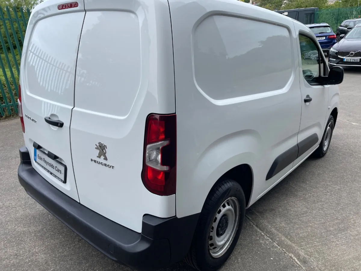 Peugeot Partner ACTIVE 1.5 BLUE HDI 10 100 6.3 2DR - Image 4
