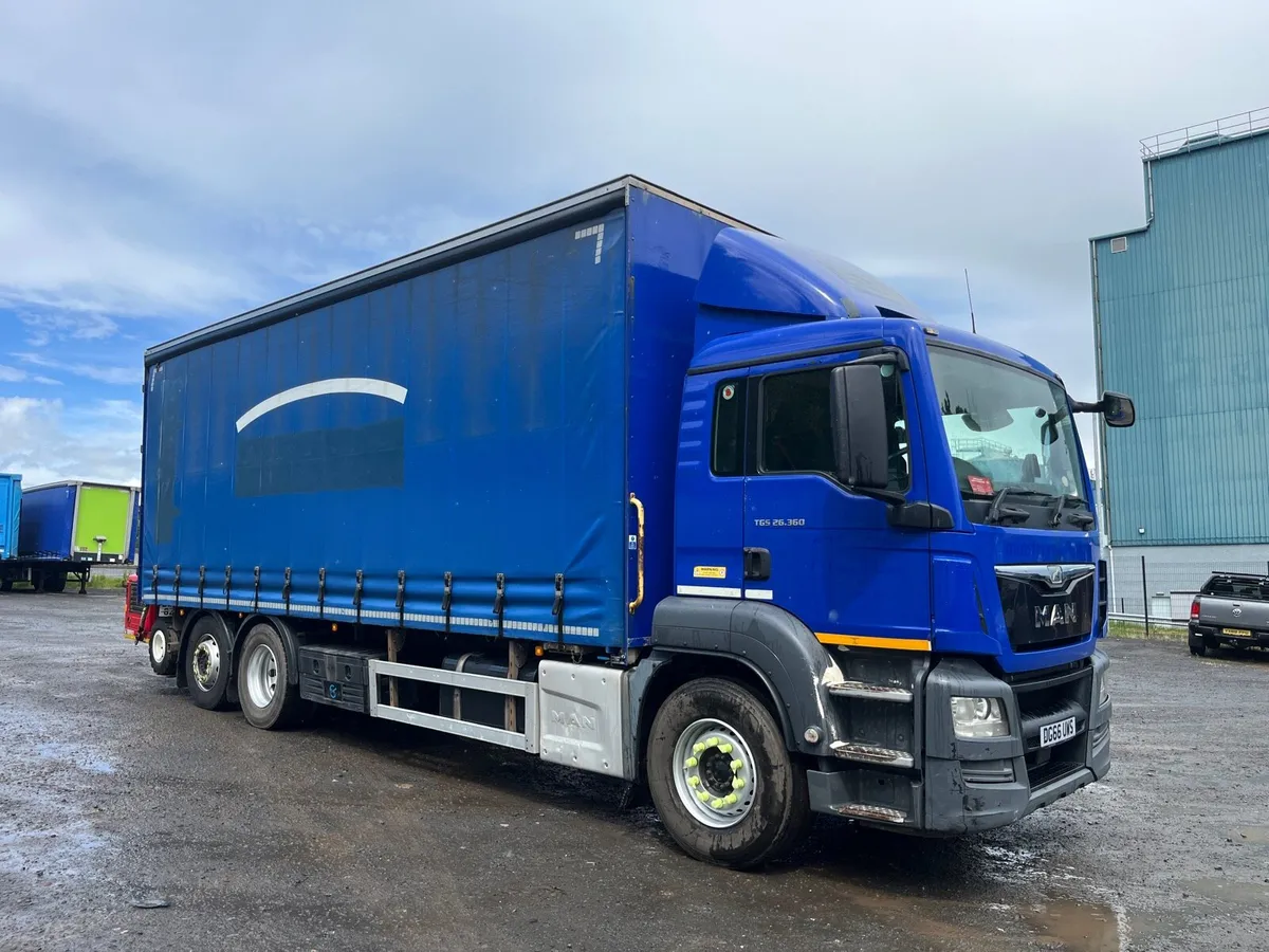 2017 Man TGS 26.360 6x2 Curtainside Moffett Lorry - Image 1