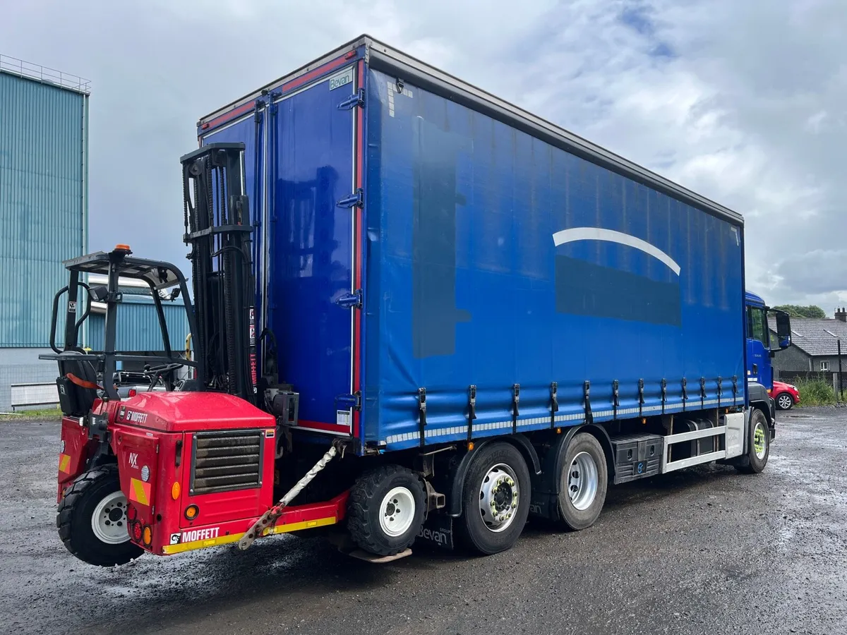 2017 Man TGS 26.360 6x2 Curtainside Moffett Lorry - Image 4