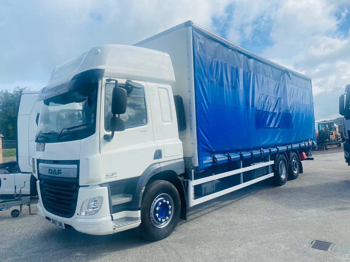 2017 Daf cf 330 6x2 Curtiansiders - Image 1