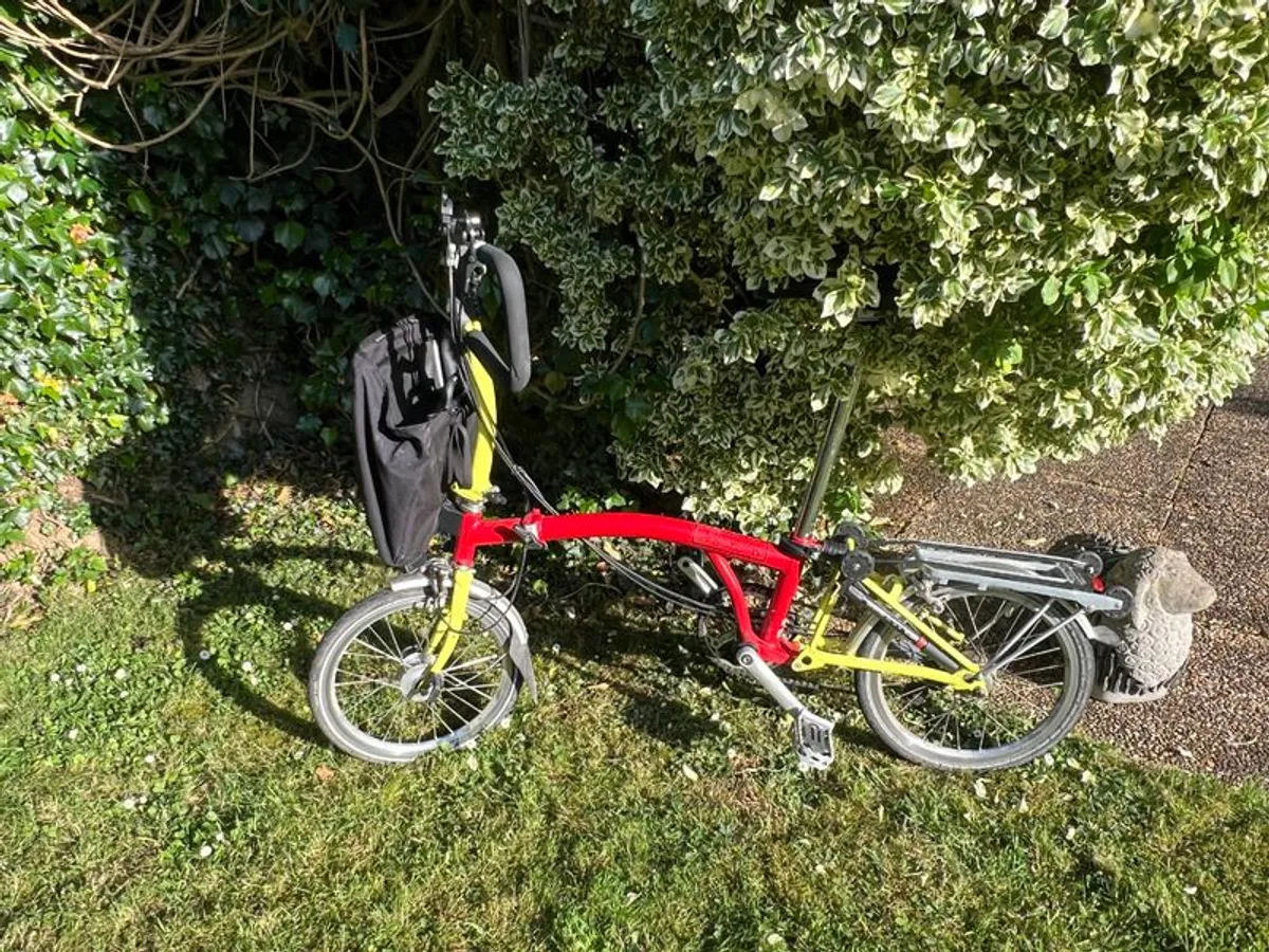 Rare & Eye-Catching: 6-Speed Brompton P-Type (Red/Yellow Edition) - Image 4
