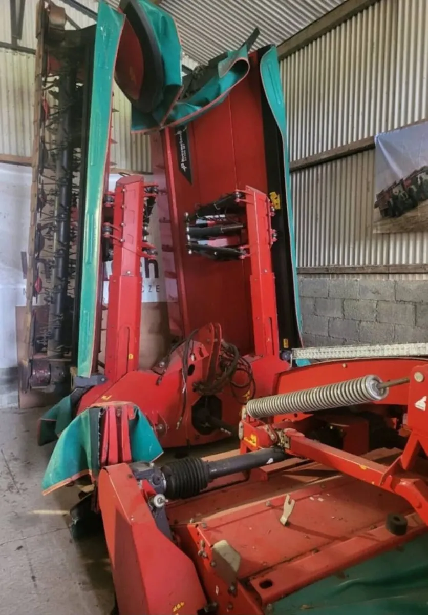 KVERNELAND TRIPLE MOWER SET - Image 1