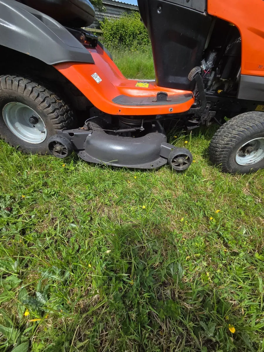 For sale huskqarna TC142 ride on mower - Image 4