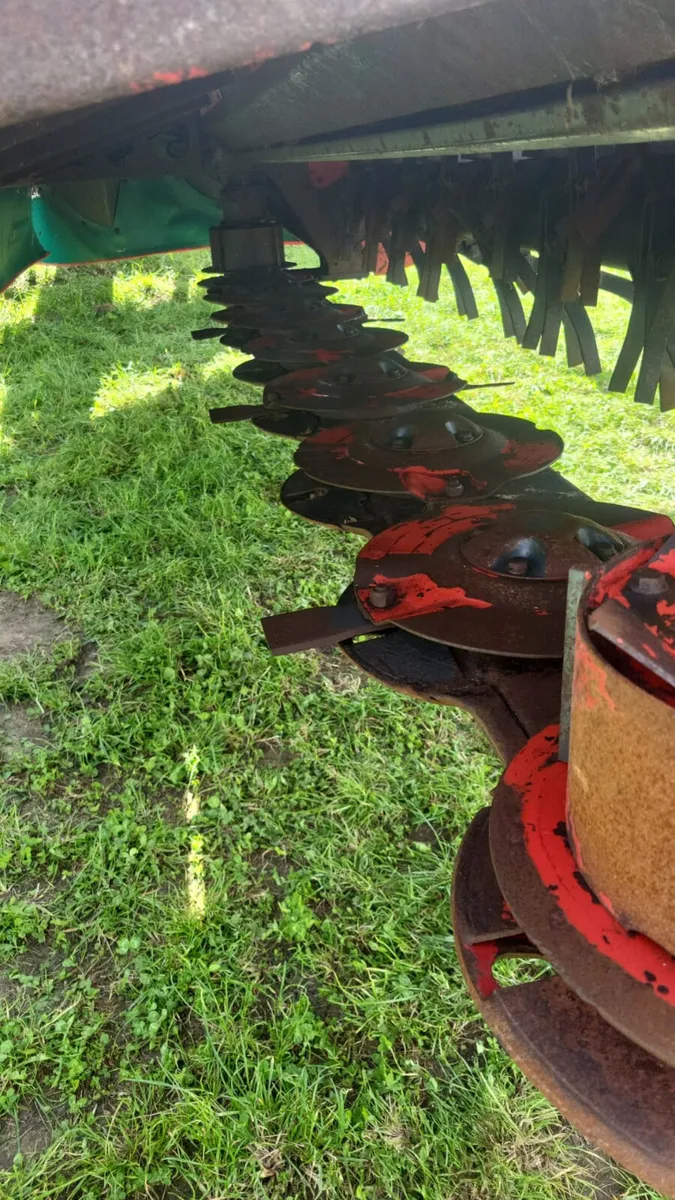 KVERNELAND TRIPLE MOWER SET - Image 3