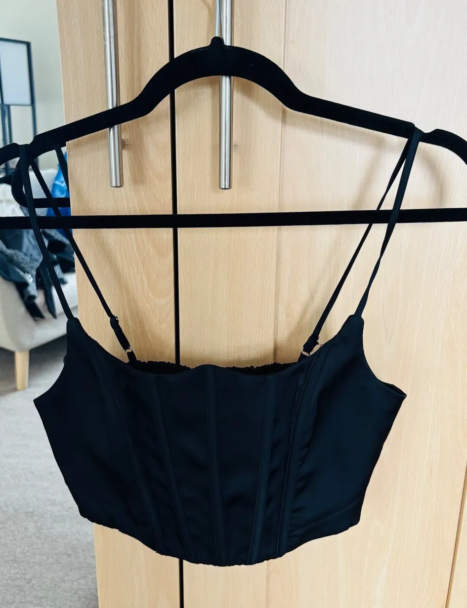Black Corser Top Cropped - Image 1