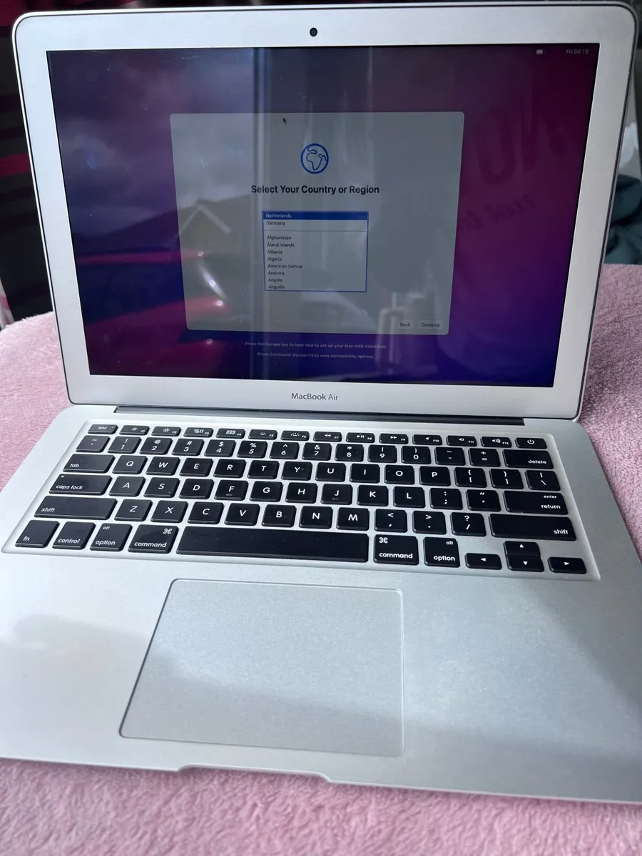 Apple MacBook Air 13” 256GB SSD + Accessories - Image 1
