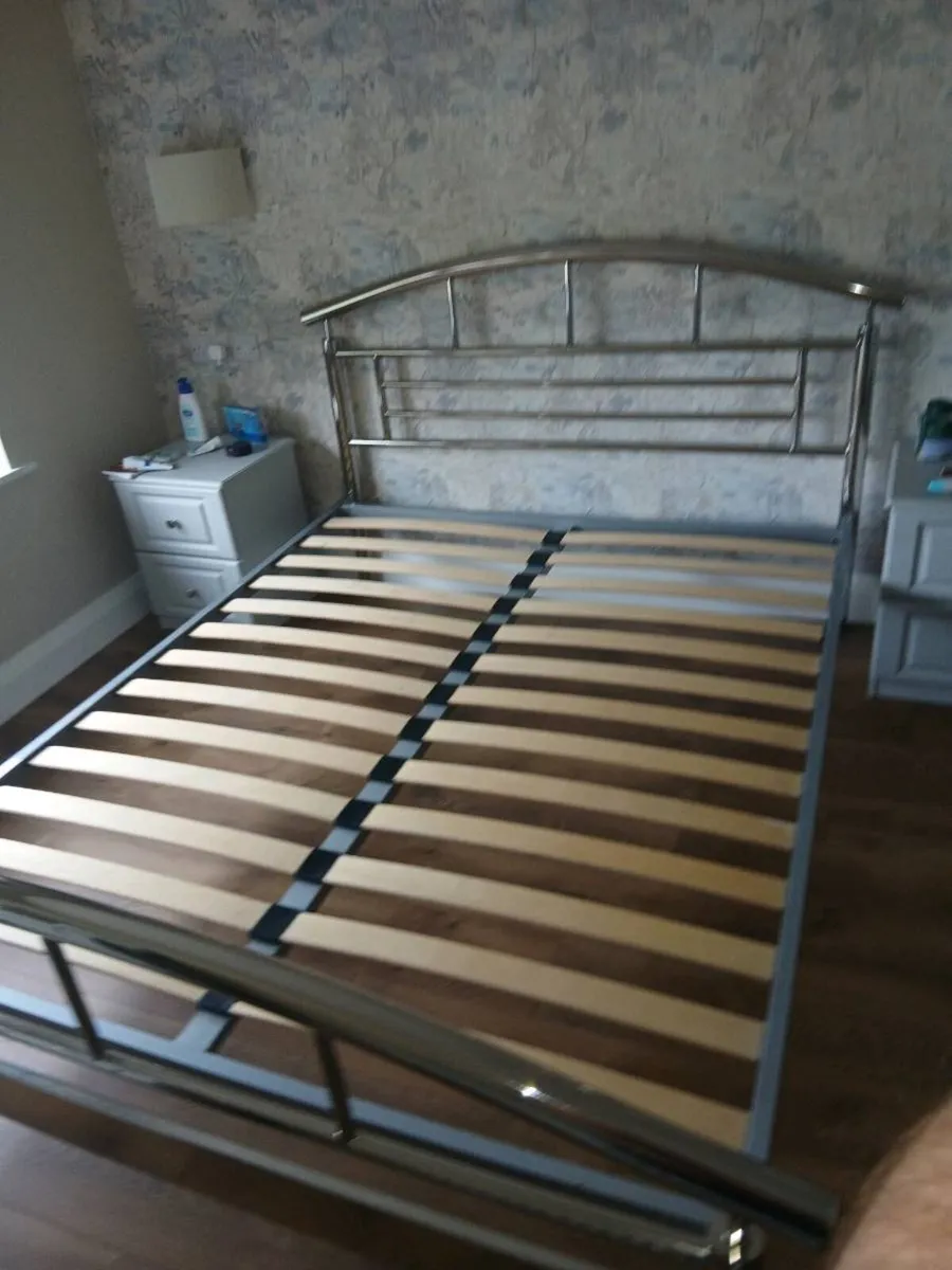 5 foot king sized bed base - Image 1