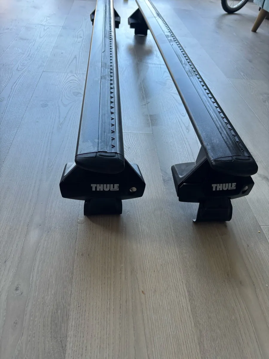 Thule roof bar and footpack - Image 1